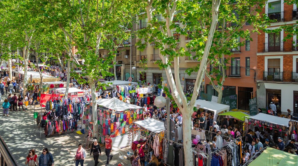 El Rastro showing street scenes and markets as well as a small group of people