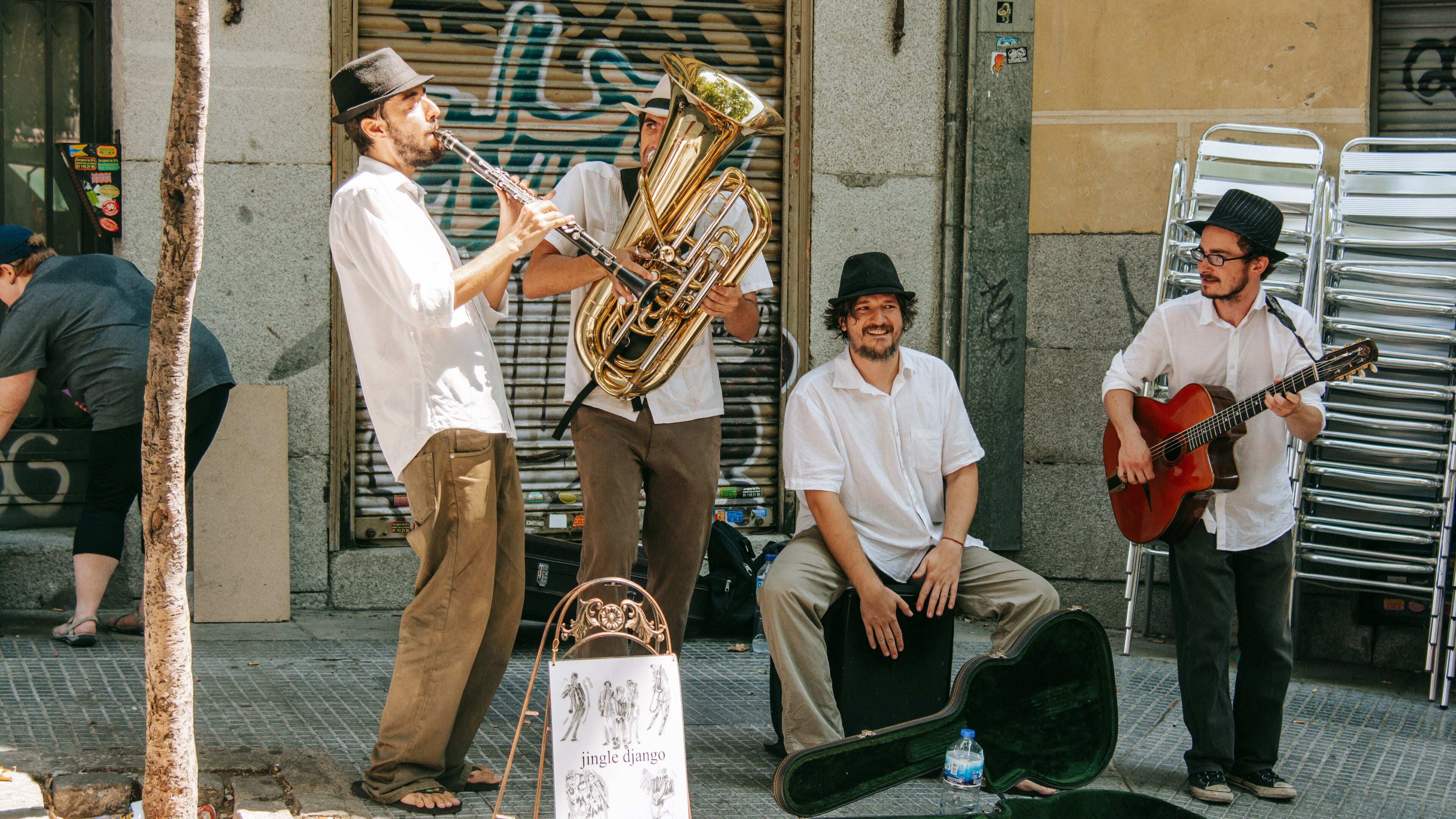 El Rastro showing music and street performance as well as a small group of people