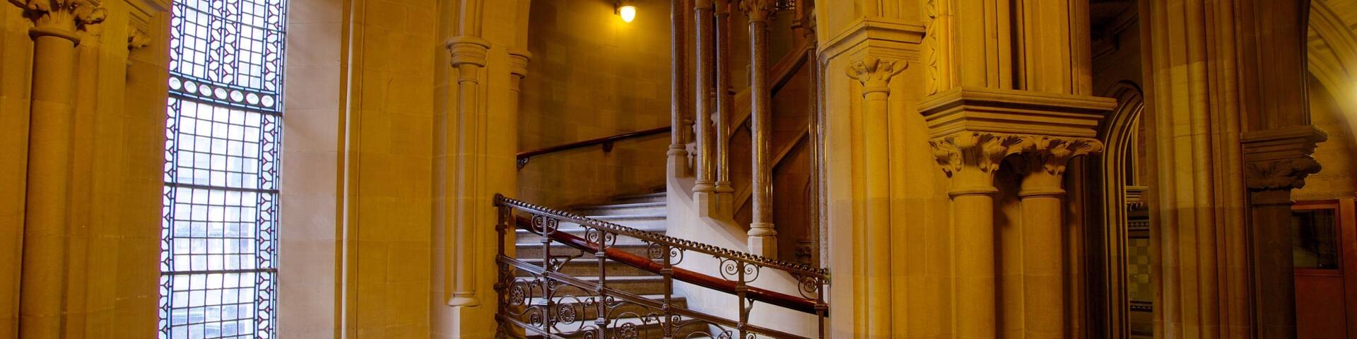 Manchester City Hall welches beinhaltet historische Architektur, Innenansichten und VerwaltungsgebÀude