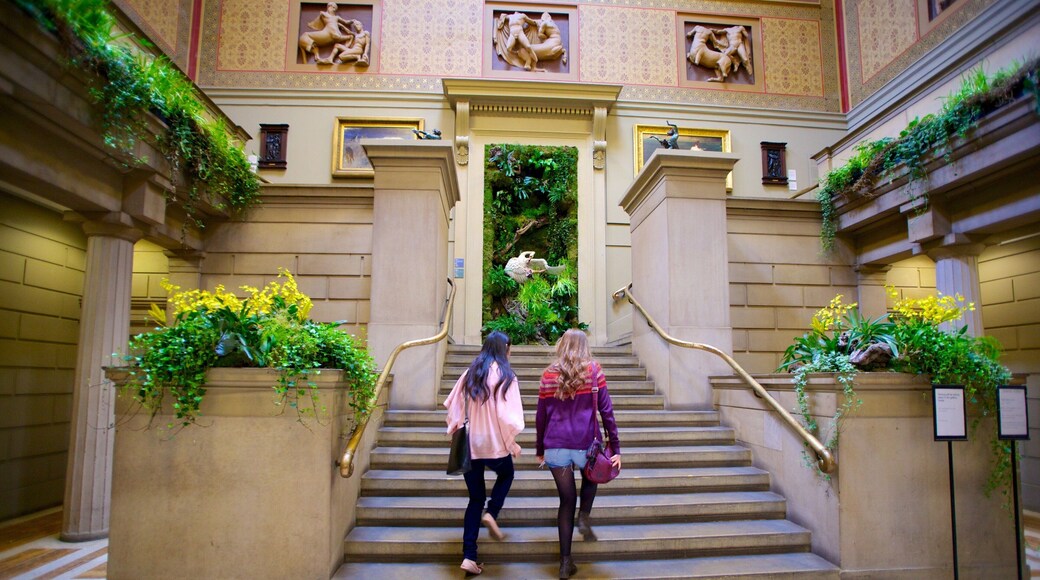 Manchester Art Gallery som visar konst såväl som ett par