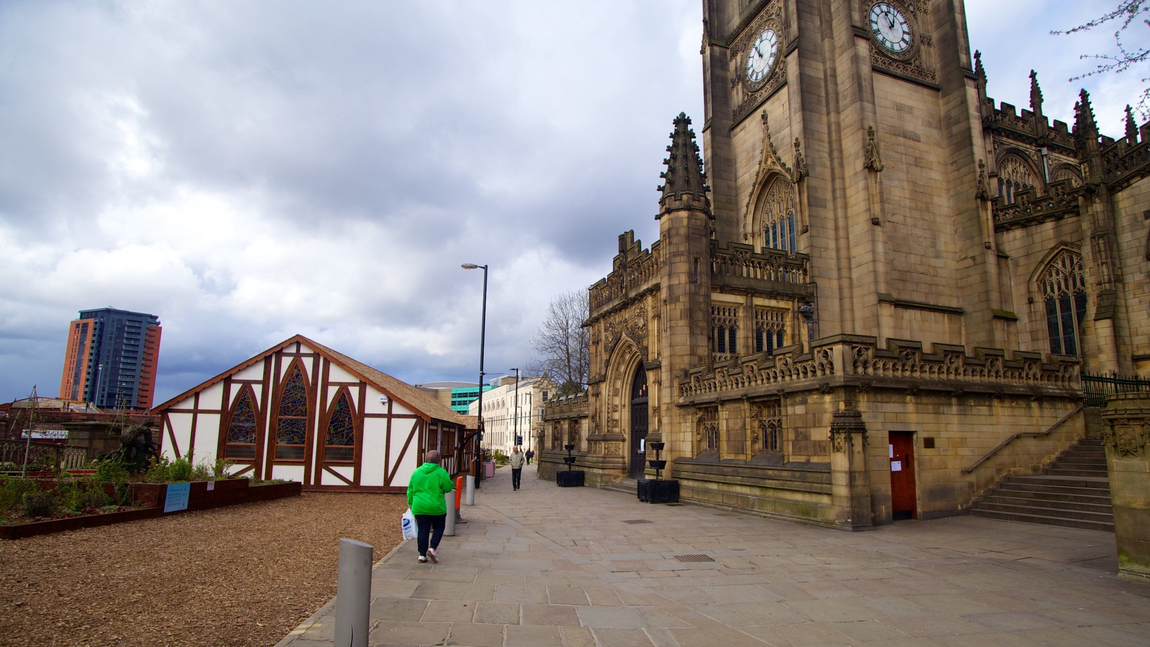 Kathedrale von Manchester showing a church or cathedral, heritage architecture and a city