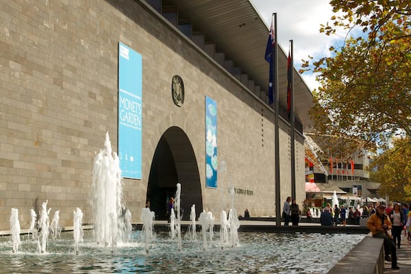 National Gallery of Victoria featuring a fountain