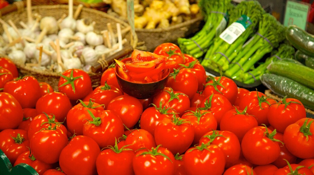 Queen Victoria Market showing food and markets