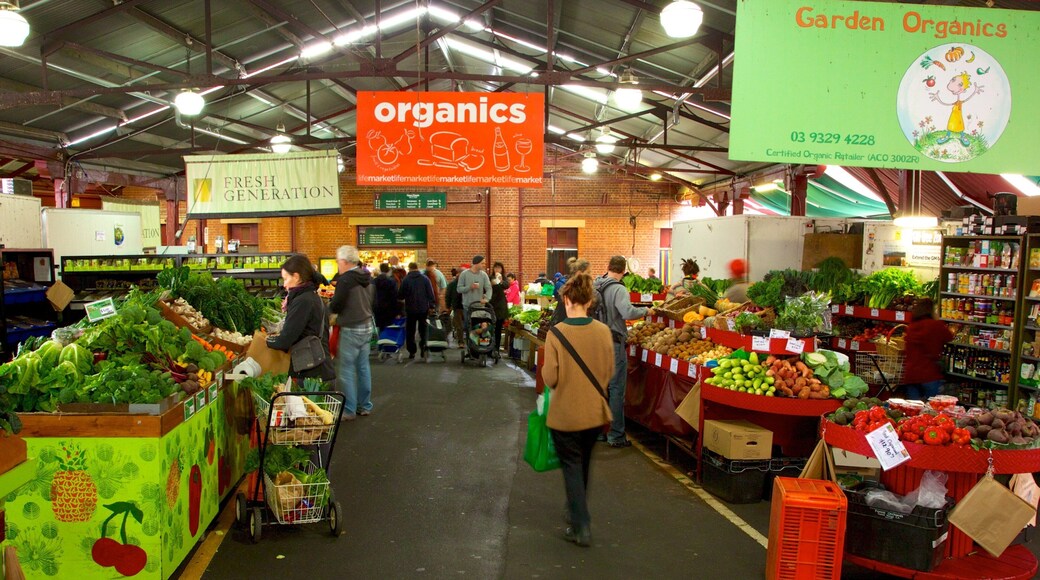 Queen Victoria Market que incluye comida, mercados y vistas de interior