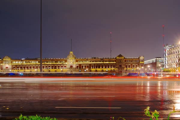 Palácio Nacional mit einem bei Nacht, Straßenszenen und Stadt