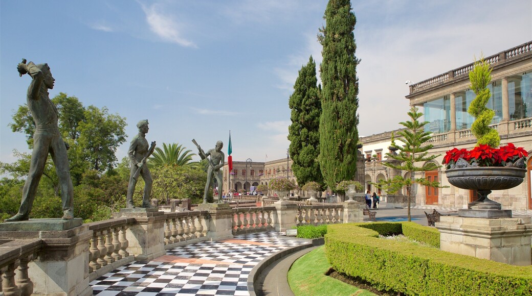 Castillo de Chapultepec showing a monument, chateau or palace and heritage elements