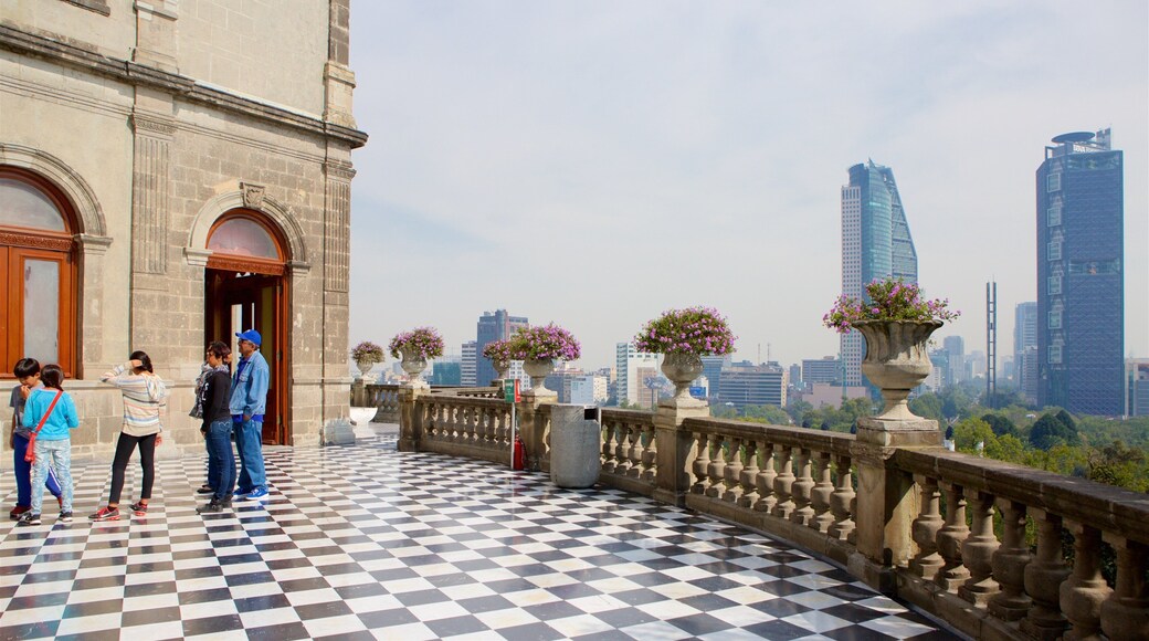 Castillo de Chapultepec showing views, heritage elements and château or palace