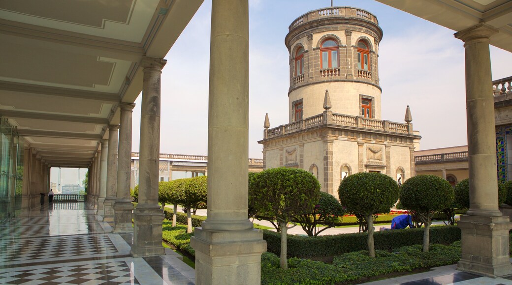 Castillo de Chapultepec showing heritage architecture, a garden and chateau or palace