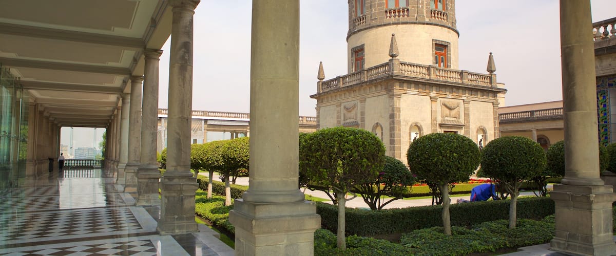 Chapultepec toont een kasteel, historische architectuur en een park