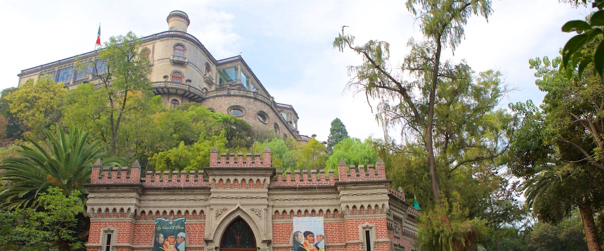 Castillo de Chapultepec which includes heritage elements