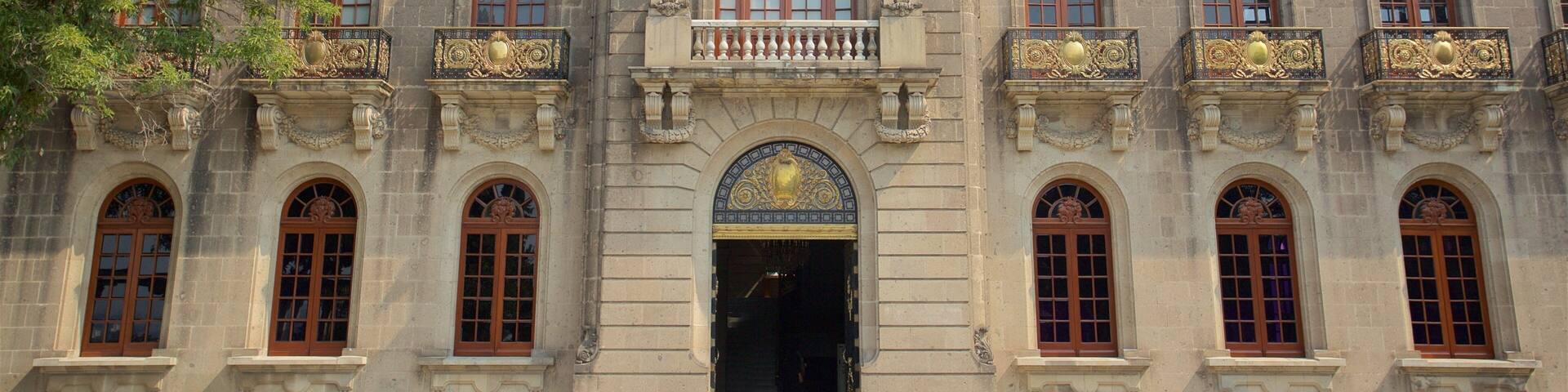 Castillo de Chapultepec which includes heritage architecture and chateau or palace