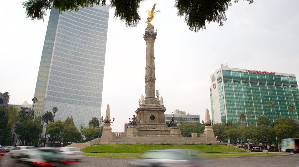 The Angel of Independence Monument featuring a monument, heritage elements and city views