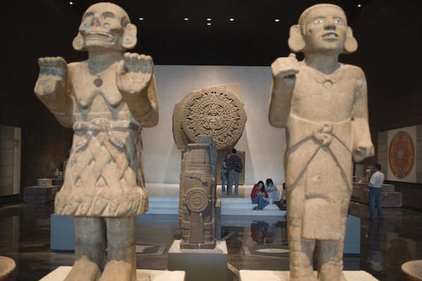 Museo Nacional de AntropologĂa welches beinhaltet Innenansichten und Kunst