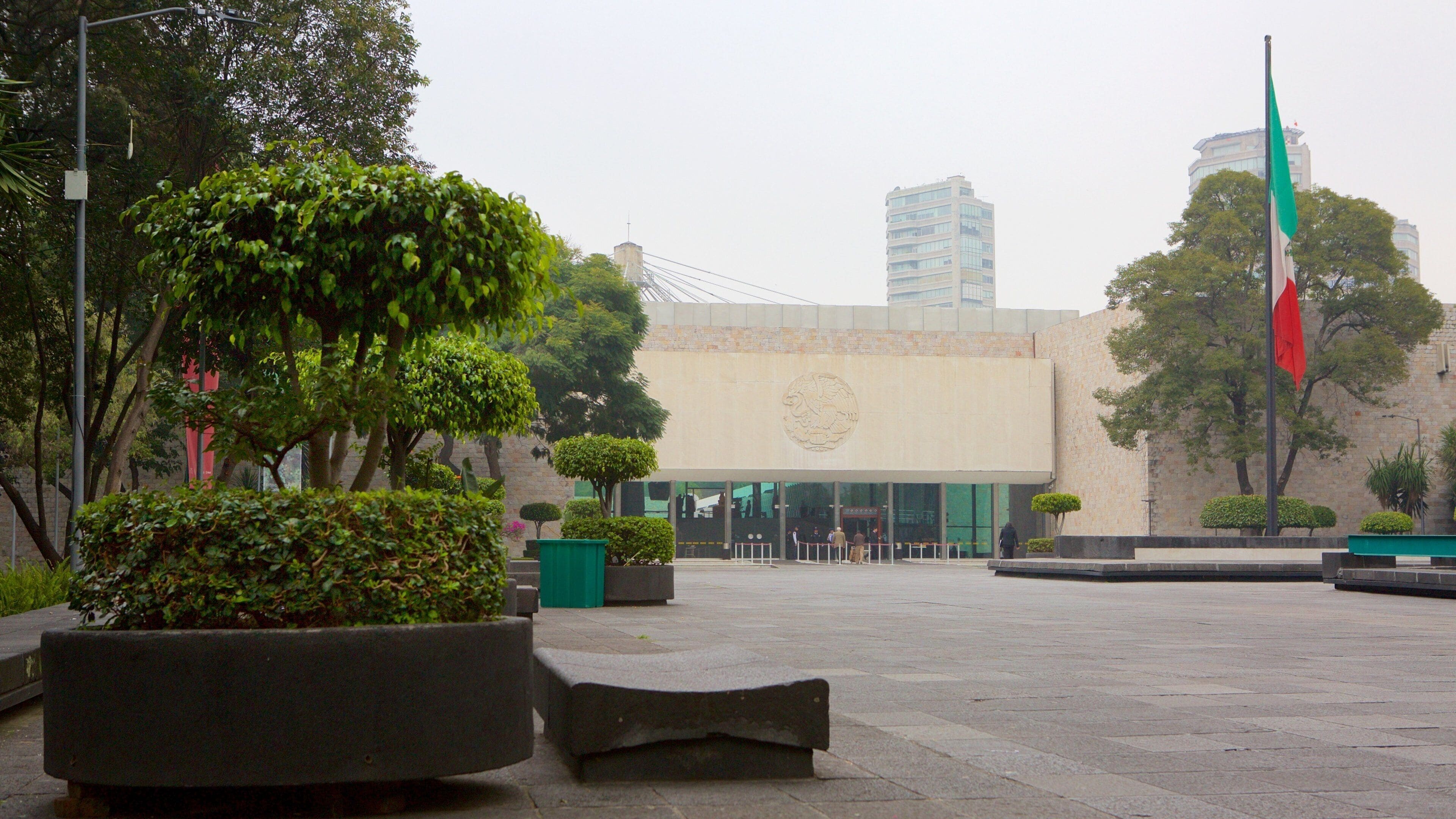 Museo Nacional de Antropologia trong đó bao gồm quảng trường