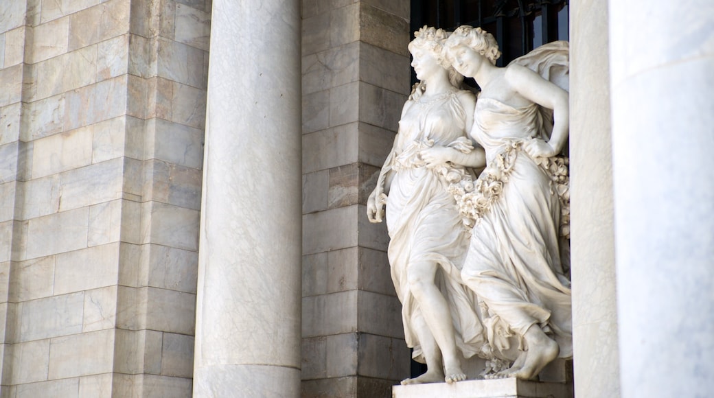 Palacio de Bellas Artes which includes heritage architecture, outdoor art and a statue or sculpture