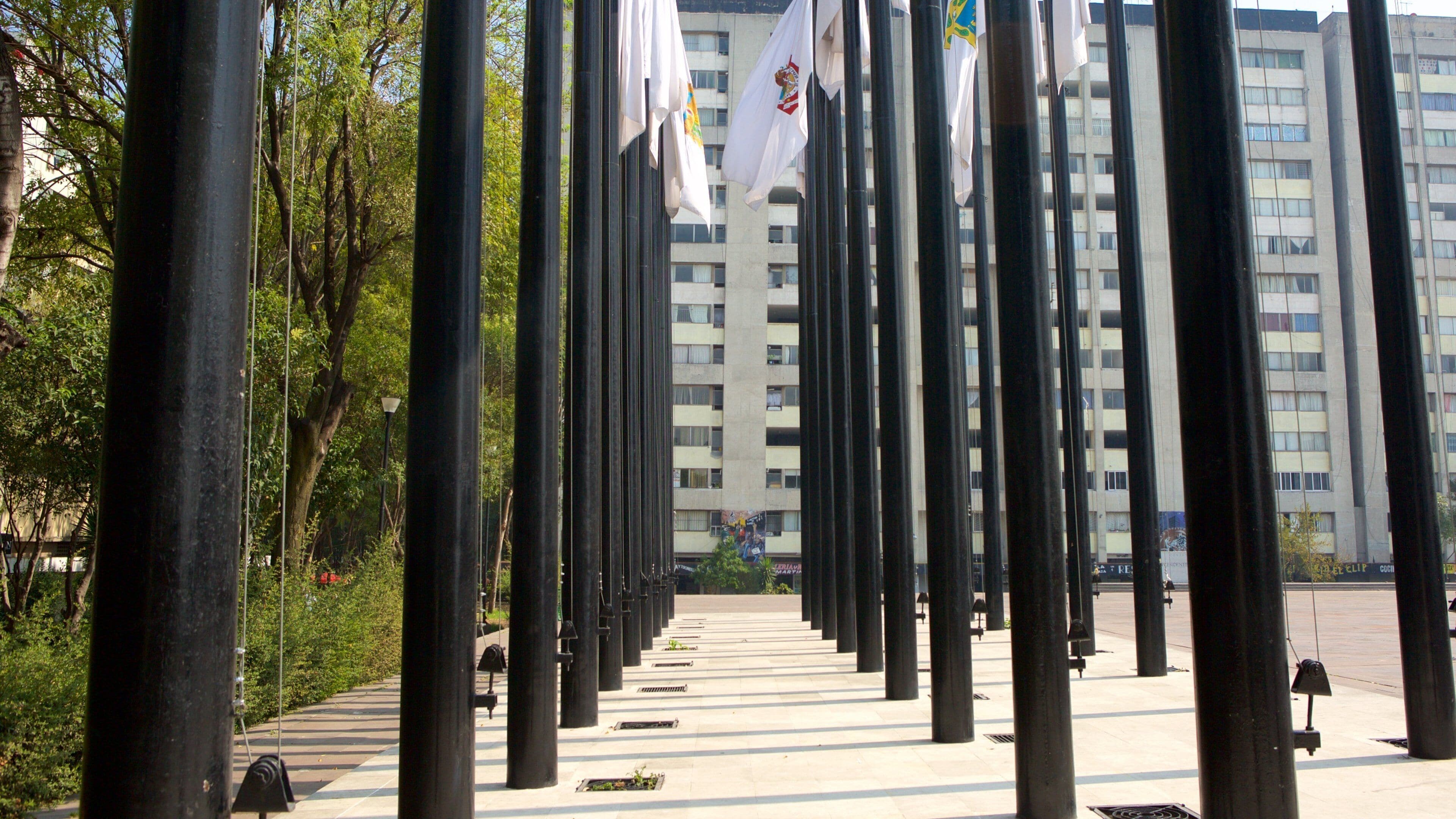Kolmen kulttuurin aukio featuring monumentti ja tori