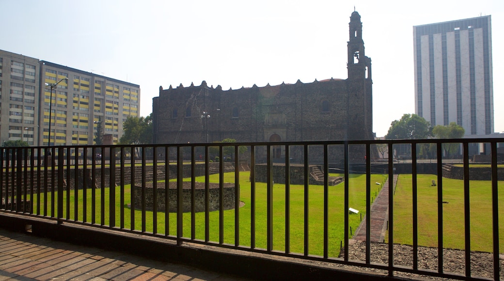 Plaza de las Tres Culturas which includes a garden, indigenous culture and heritage elements