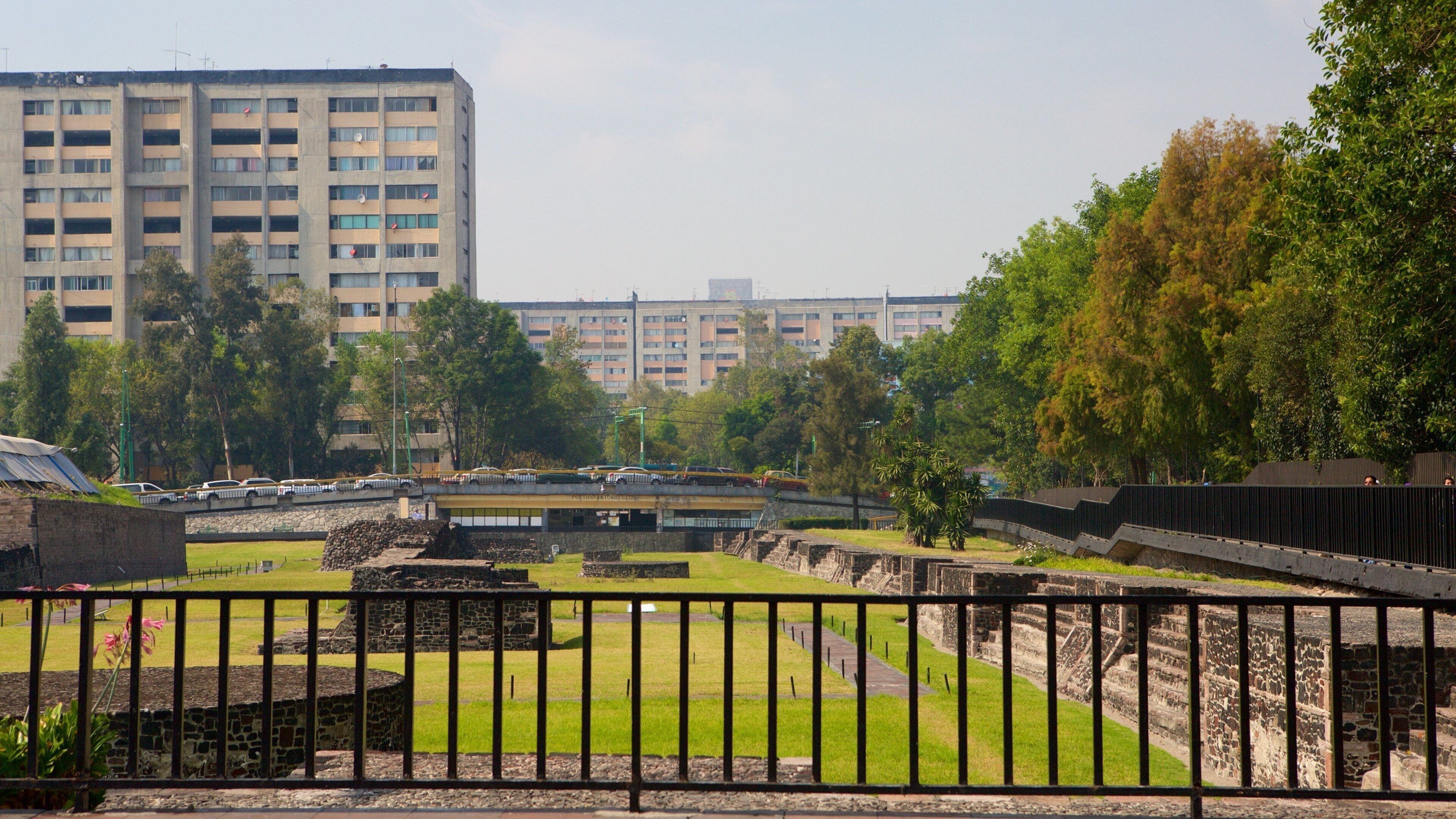Plaza de las Tres Culturas which includes a park, heritage elements and indigenous culture