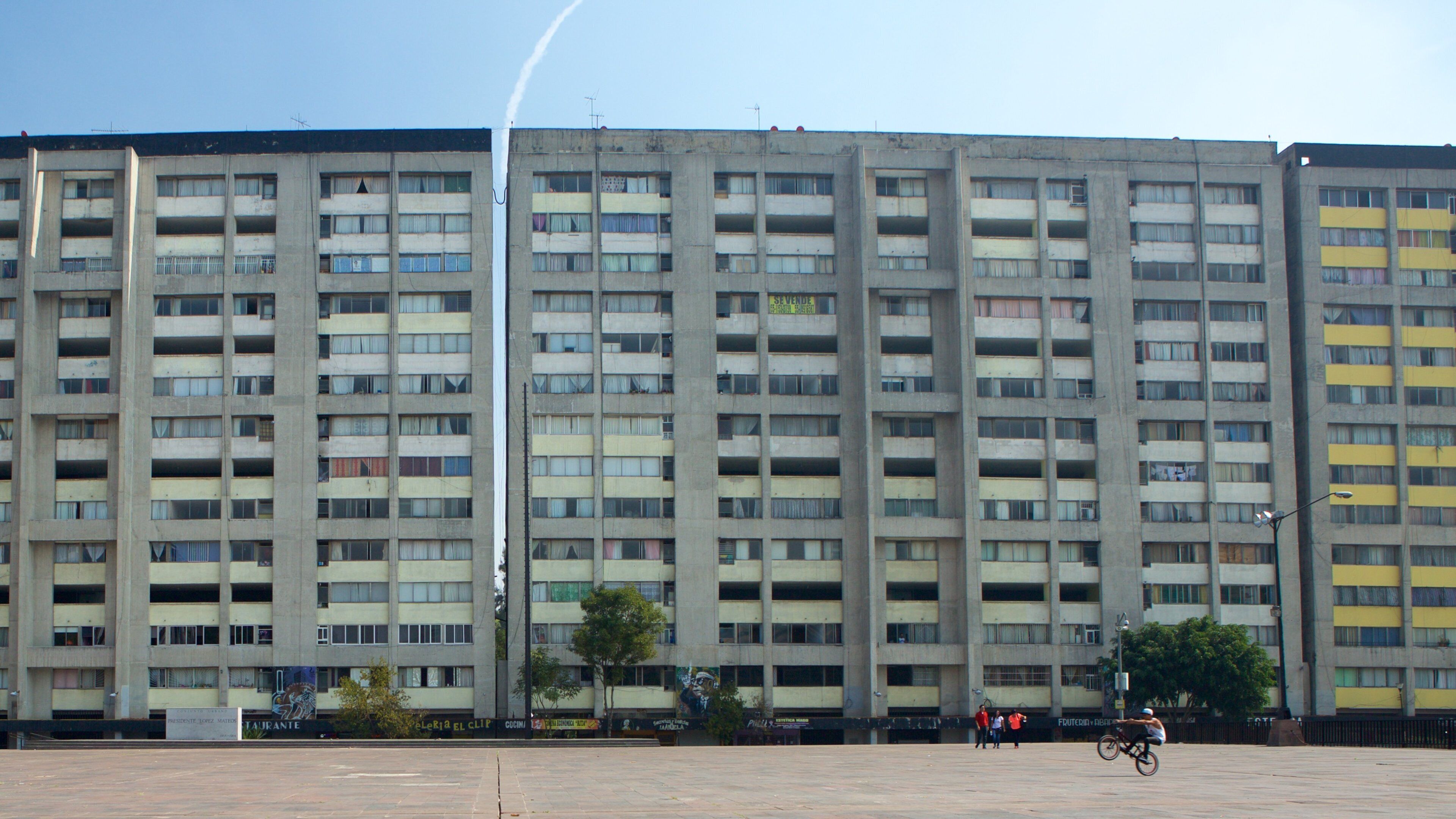 Plaza de las Tres Culturas showing a square or plaza