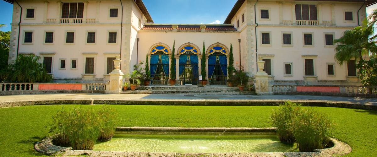 比斯開博物館暨花園 呈现出 噴泉 和 公園