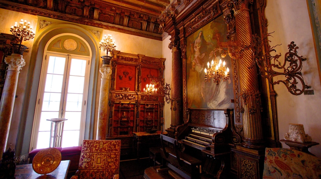 Museo y jardines de Vizcaya que incluye arte y vistas interiores