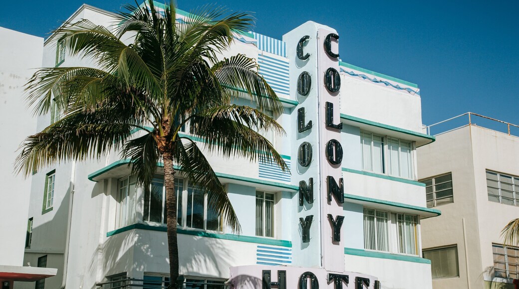 Art Deco Historic District showing a hotel and signage