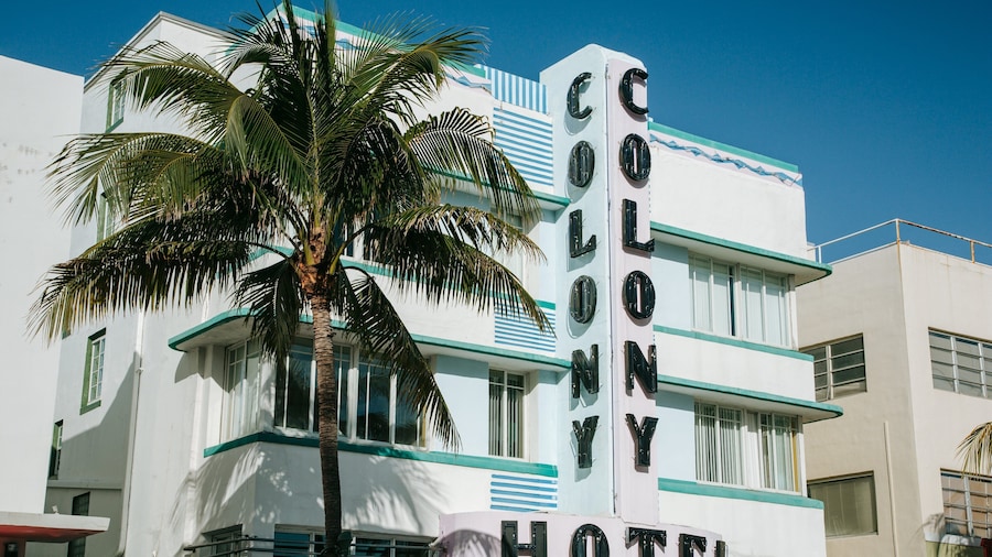 Art Deco Historic District showing a hotel and signage