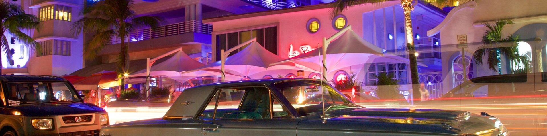 Art Deco Historic District showing heritage elements and night scenes