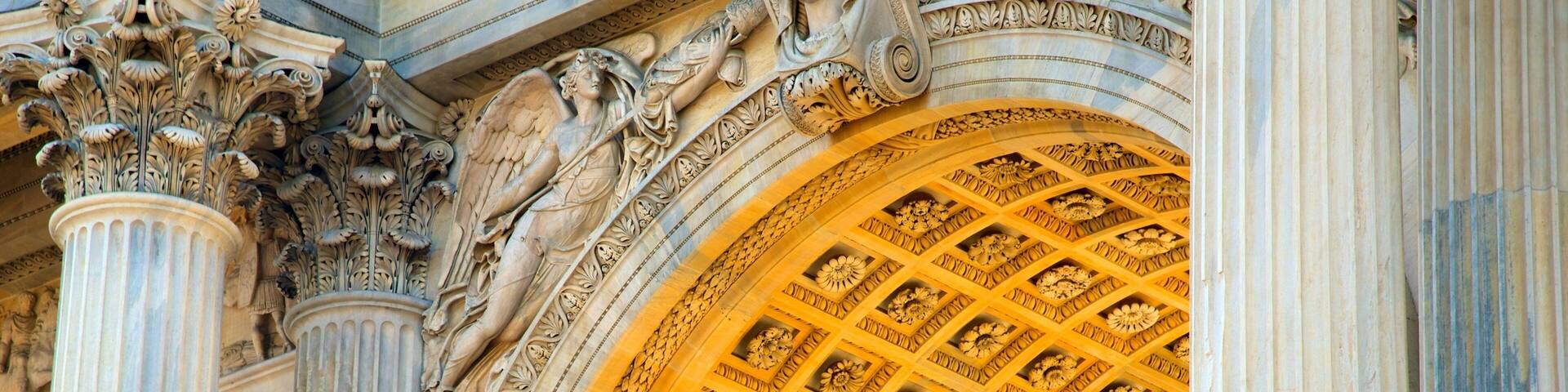 Arco della Pace showing heritage architecture and a monument