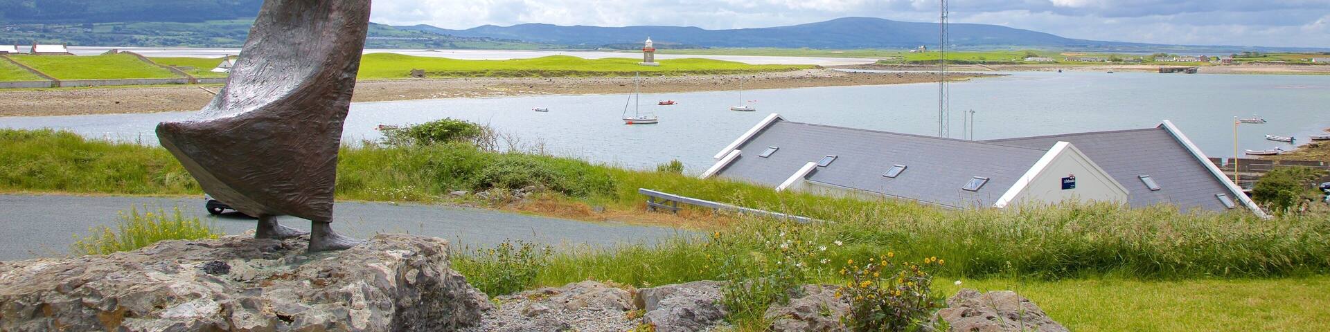 Rosses Point qui includes panoramas, statue ou sculpture et baie ou port
