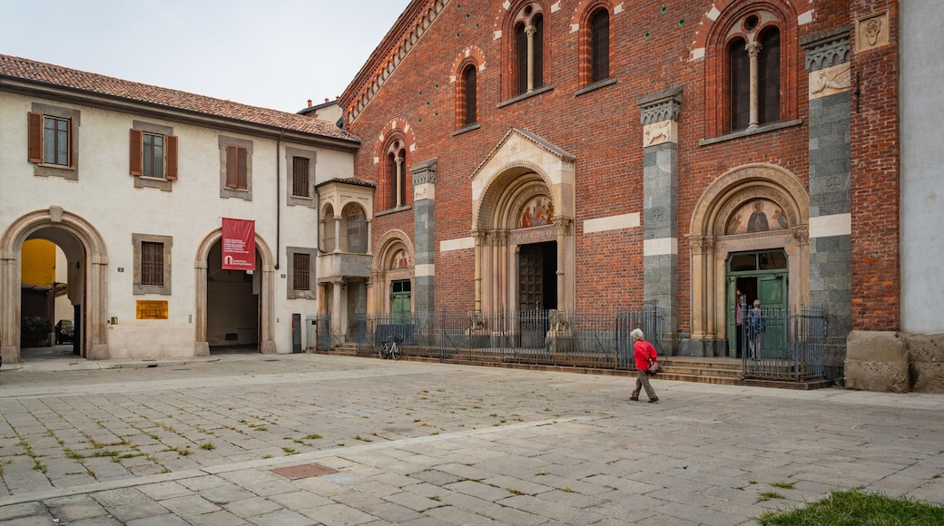 Basilica di Sant\'Eustorgio showing a church or cathedral and heritage architecture