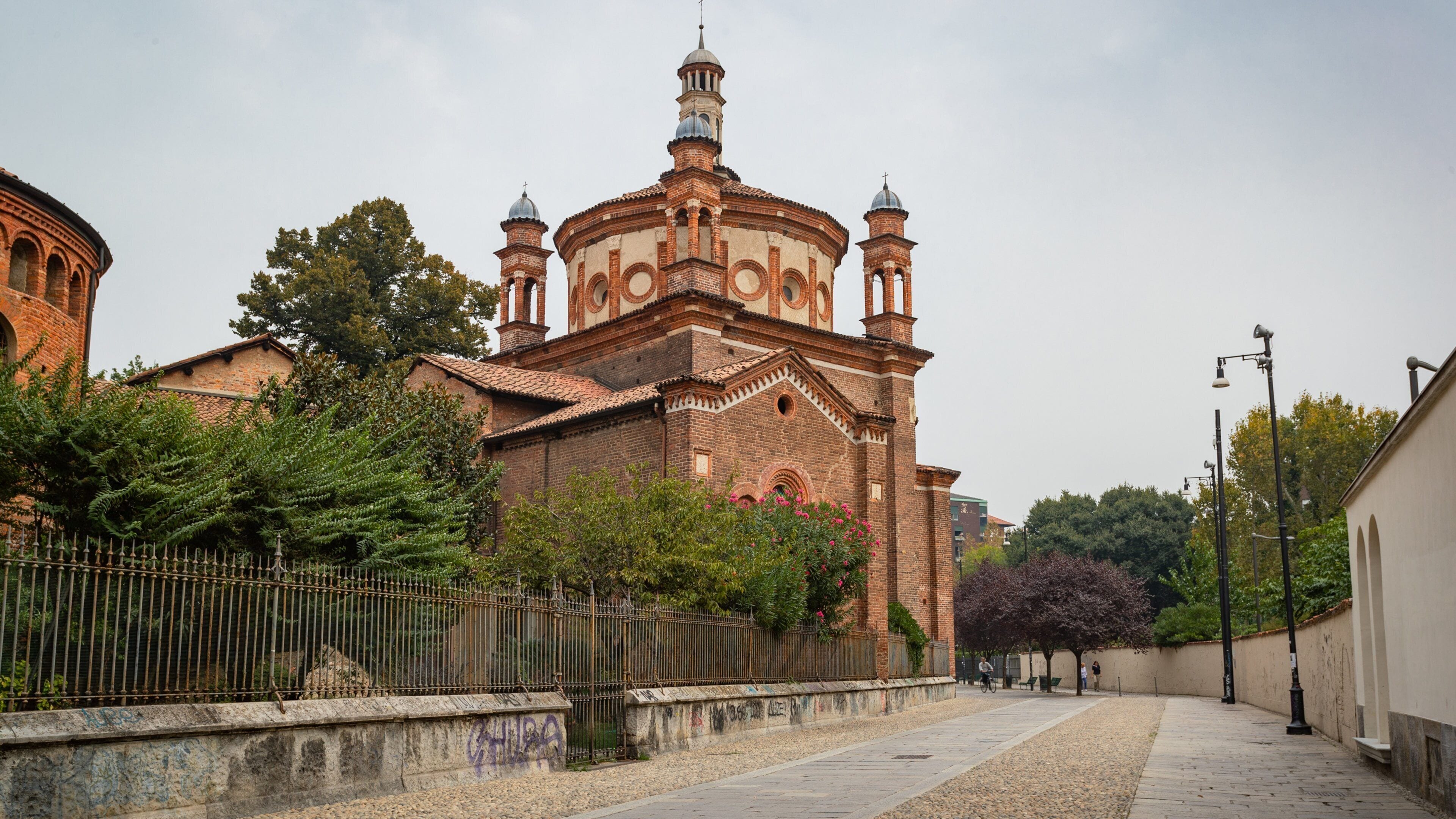 Basilica di Sant\'Eustorgio featuring heritage architecture