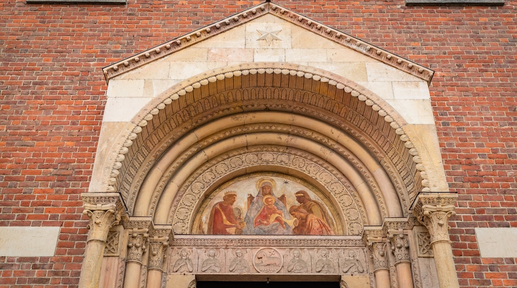 Basilica di Sant\'Eustorgio featuring religious elements, art and heritage elements