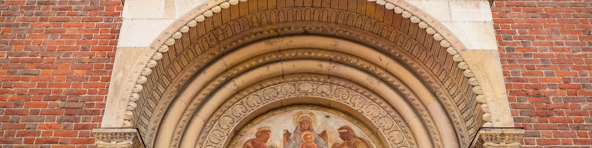 Basilica di Sant\'Eustorgio featuring religious elements, art and heritage elements