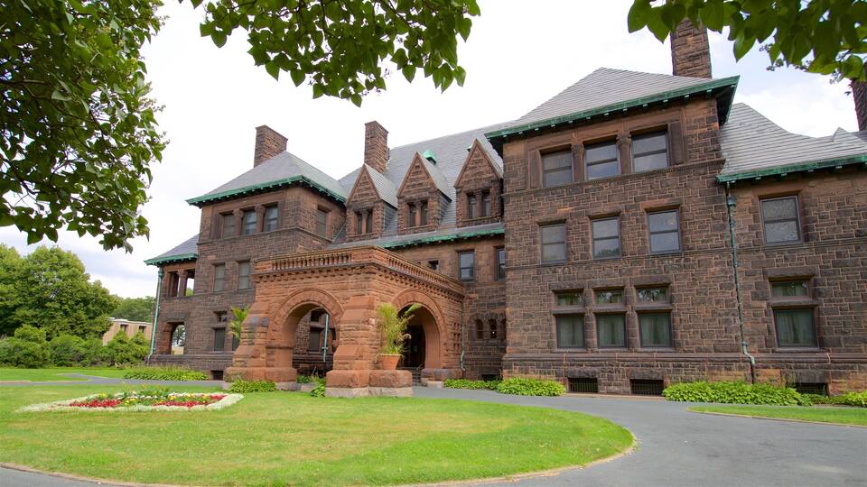 James J. Hills hus fasiliteter samt park, historisk arkitektur og blomster