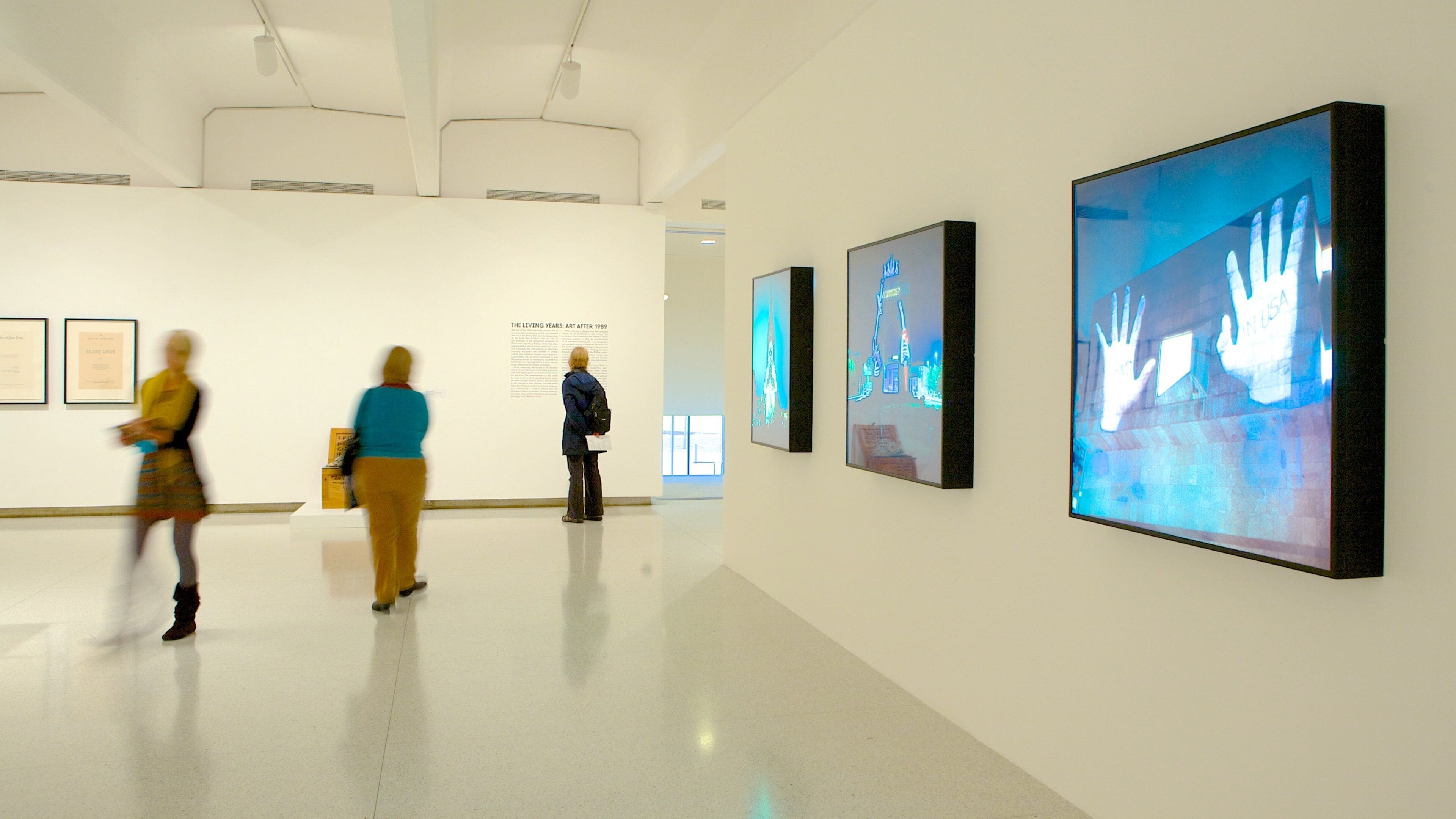 Walker Art Center i tillegg til en liten gruppe med mennesker