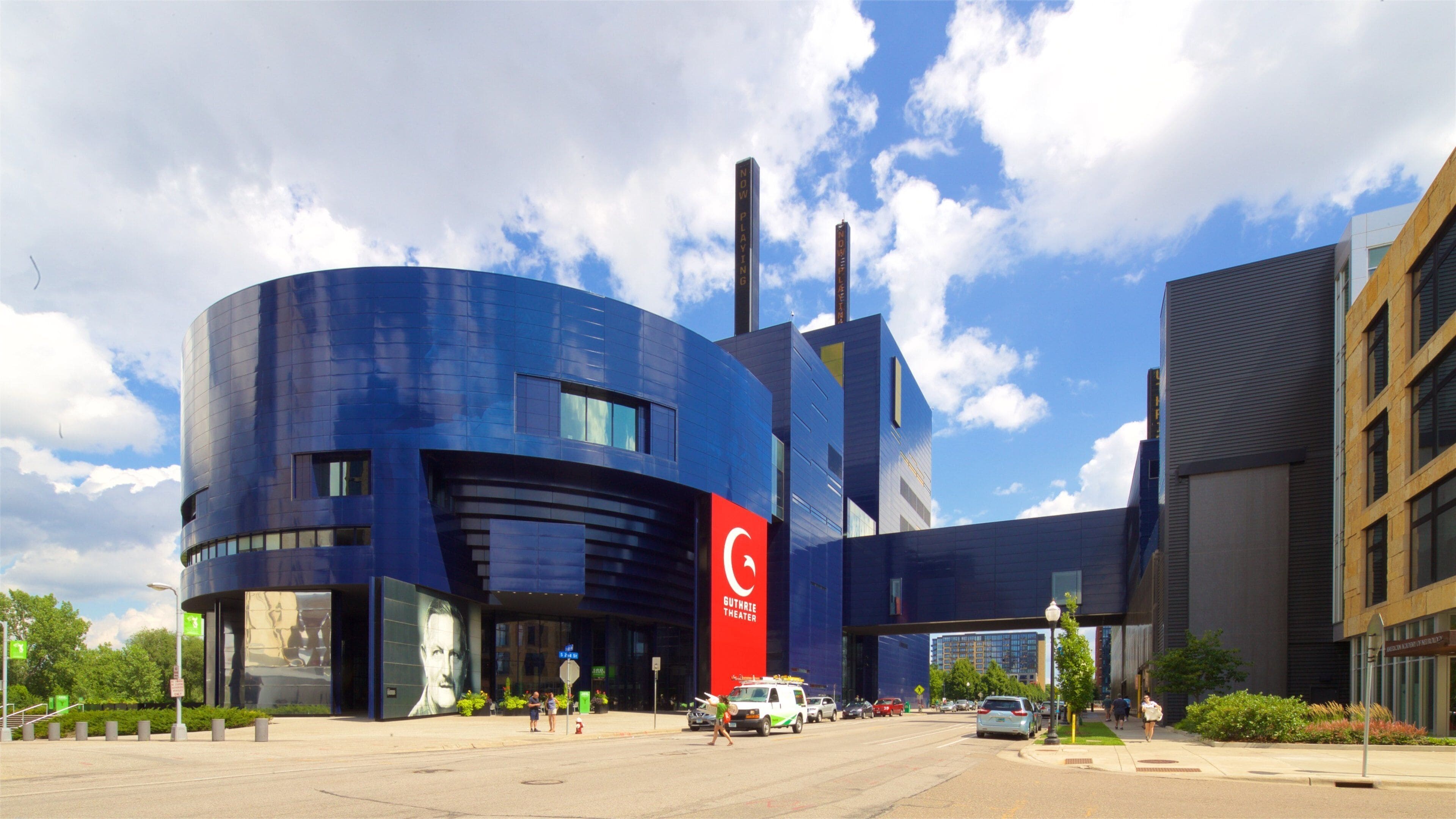 Guthrie Theater mostrando architettura moderna