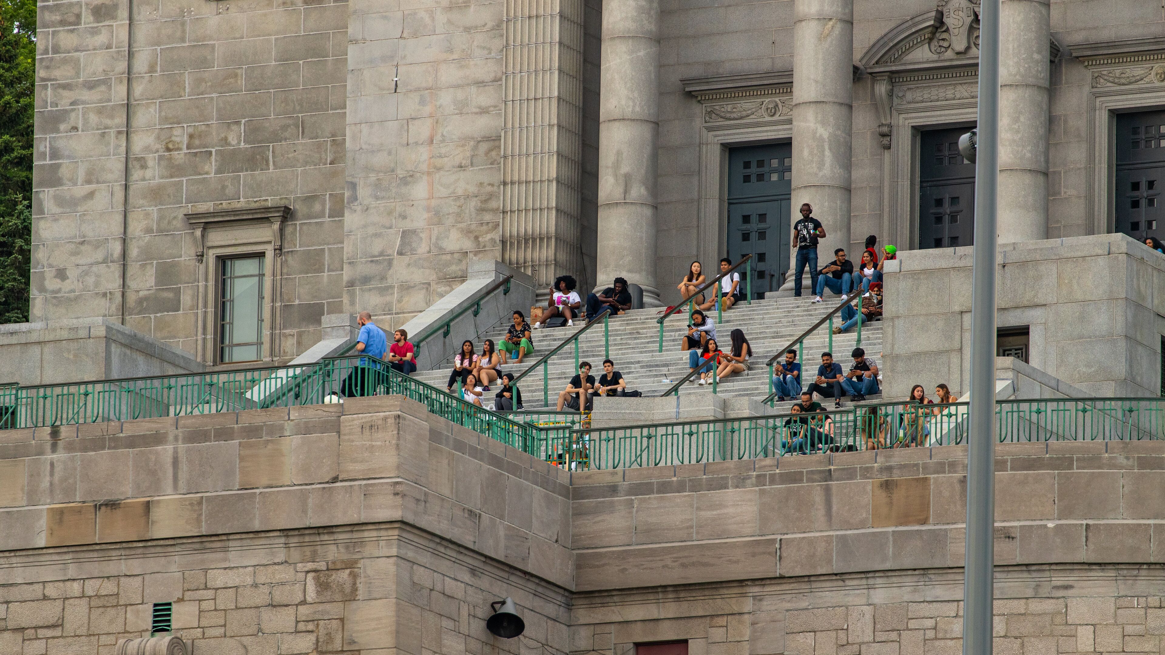 Saint Joseph\'s Oratory showing street scenes and heritage architecture