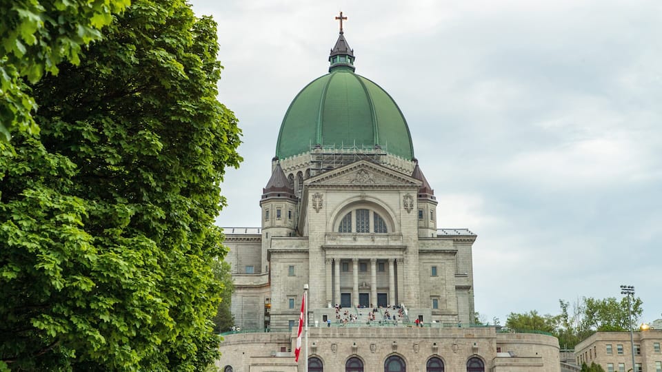 Saint Joseph\'s Oratory showing heritage architecture