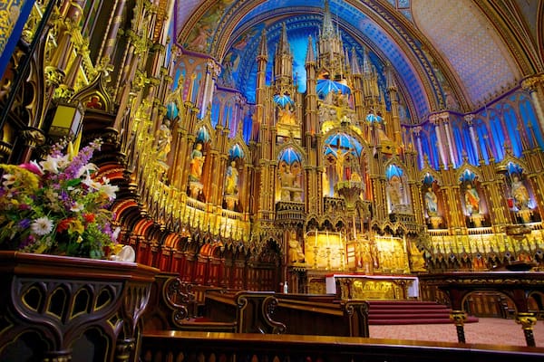 Notre-Dame-Basilika welches beinhaltet Innenansichten, Kirche oder Kathedrale und religiöse Elemente