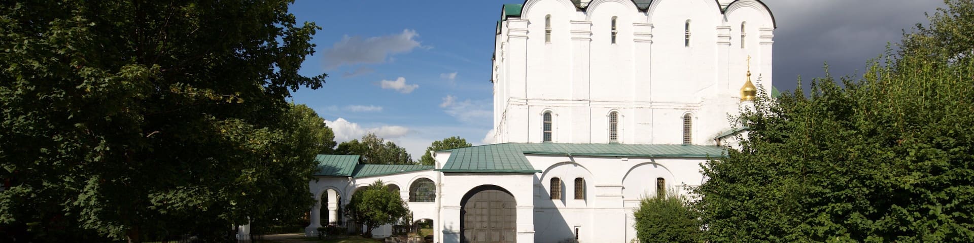 Novodevichy Convent and Cemetery featuring heritage architecture