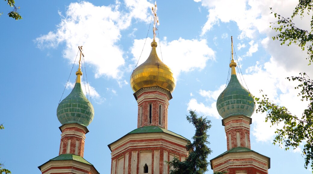 Convento e Cemitério Novodevichy que inclui arquitetura de patrimÎnio