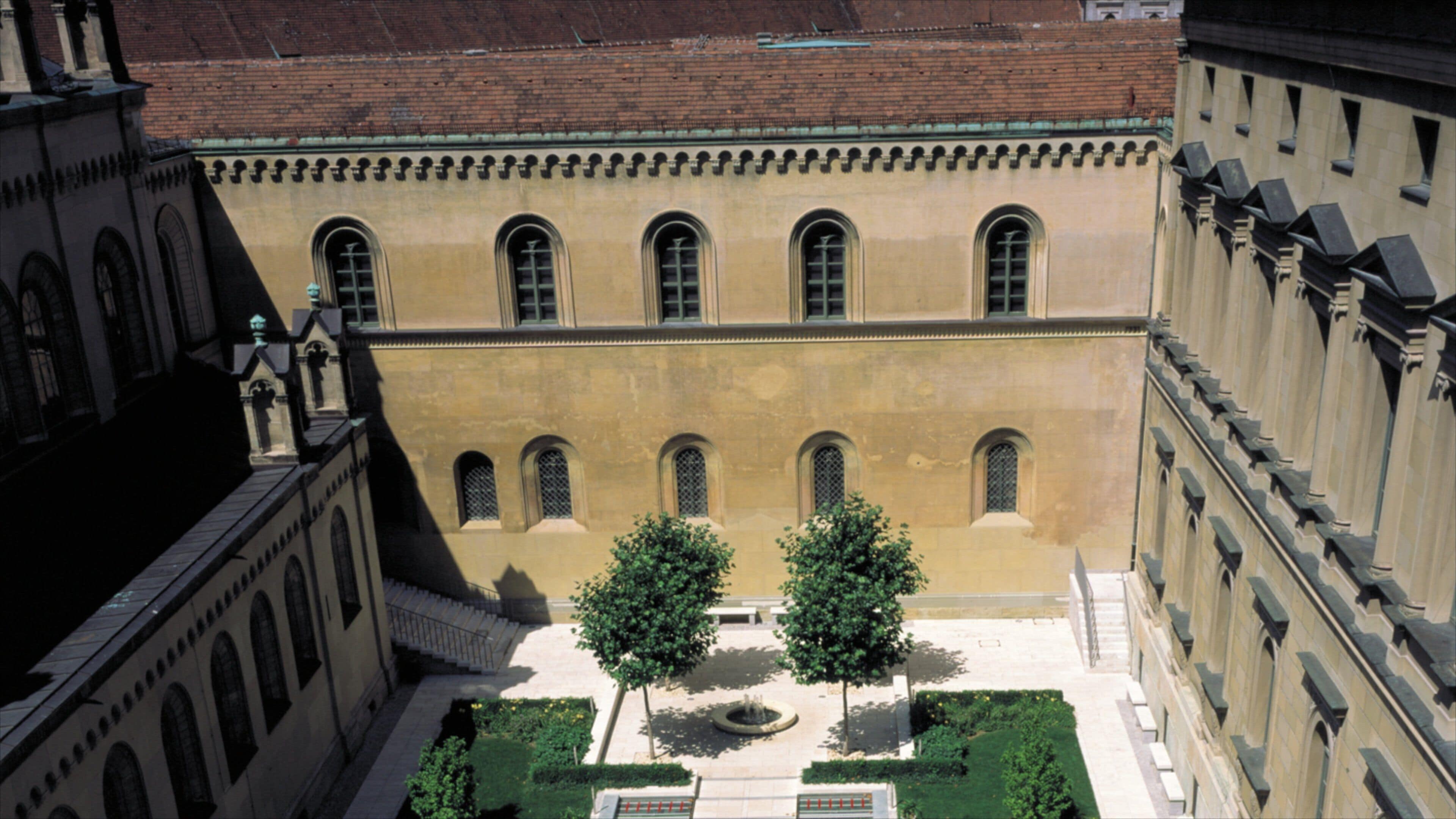 Residenz showing a castle