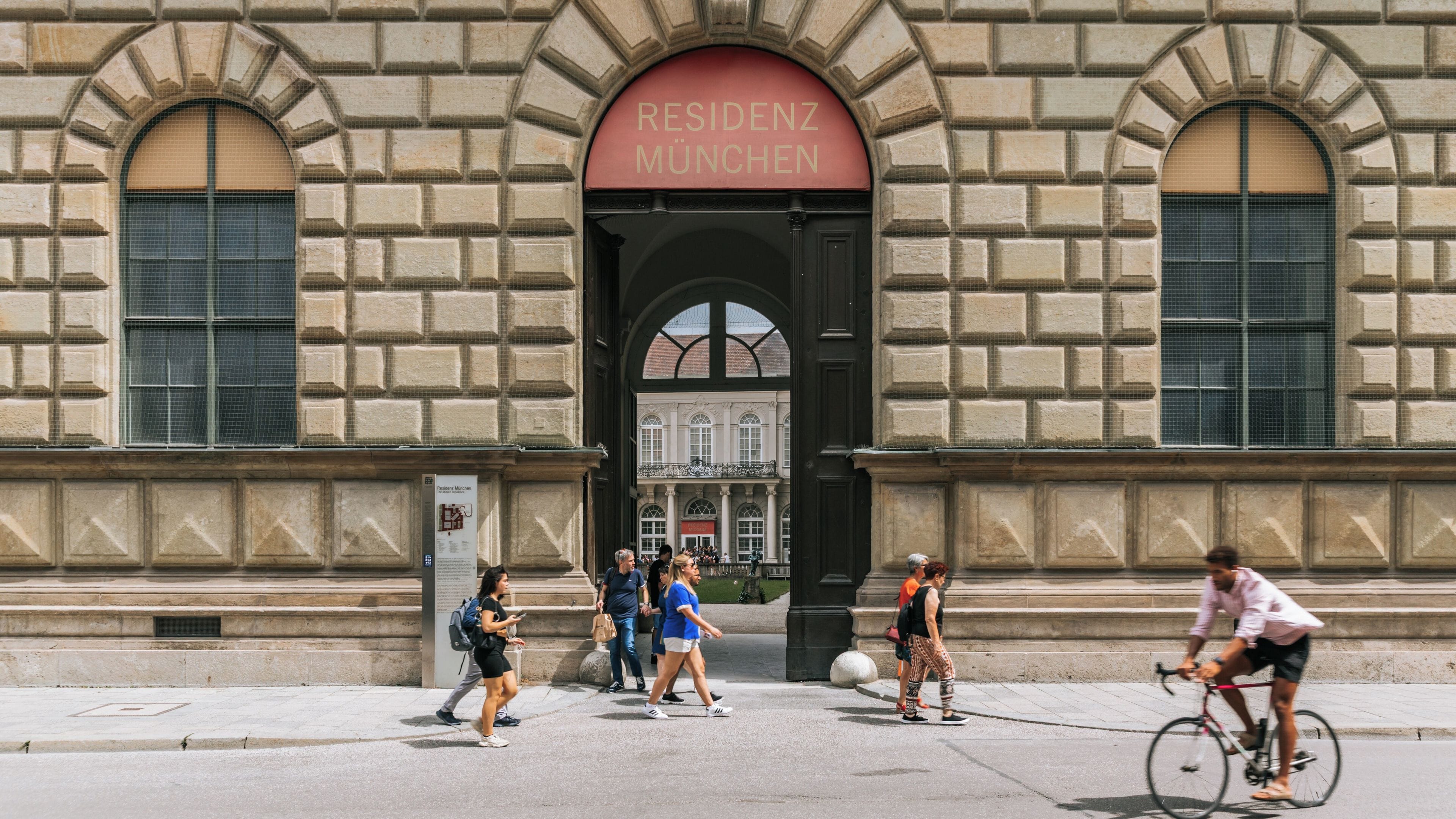 A historic building with the inscription 'RESIDENZ MÜNCHEN' above the entrance.