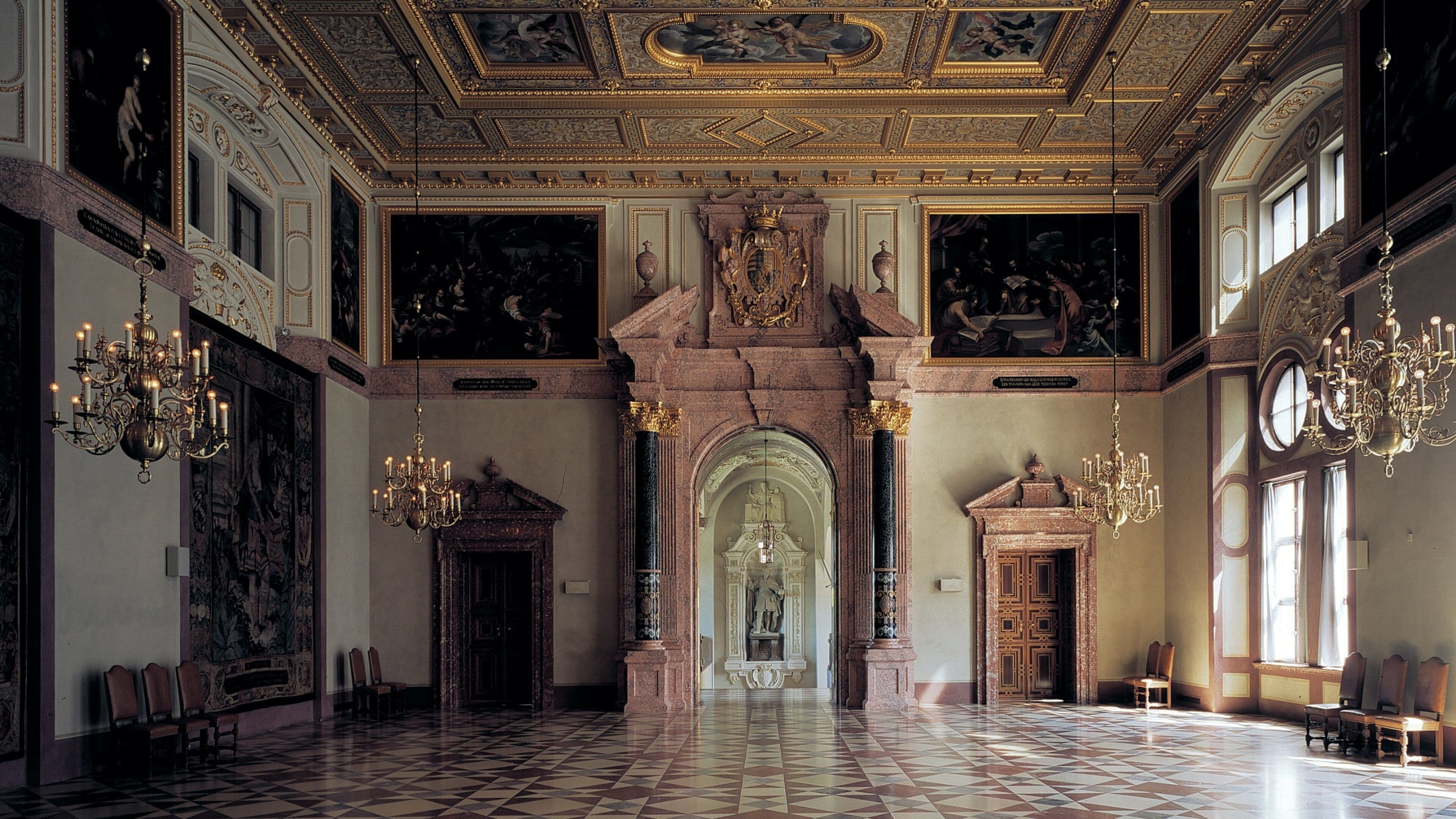 Residenz showing heritage architecture and interior views