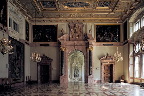 Residenz showing heritage architecture and interior views
