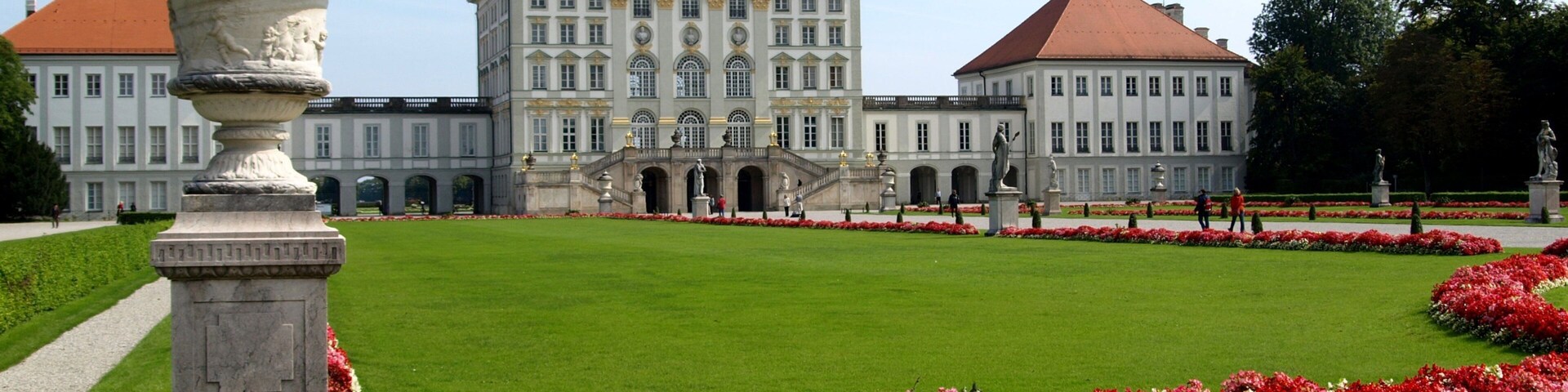 ๋ํ๋ถ๋ฅดํฌ ์ฑ ์ด ํฌํจ ์ฑ ๊ณผ ๊ฝ