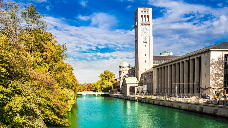 Isar and the German Museum of Masterpieces of Science and Technology in Munich, Germany