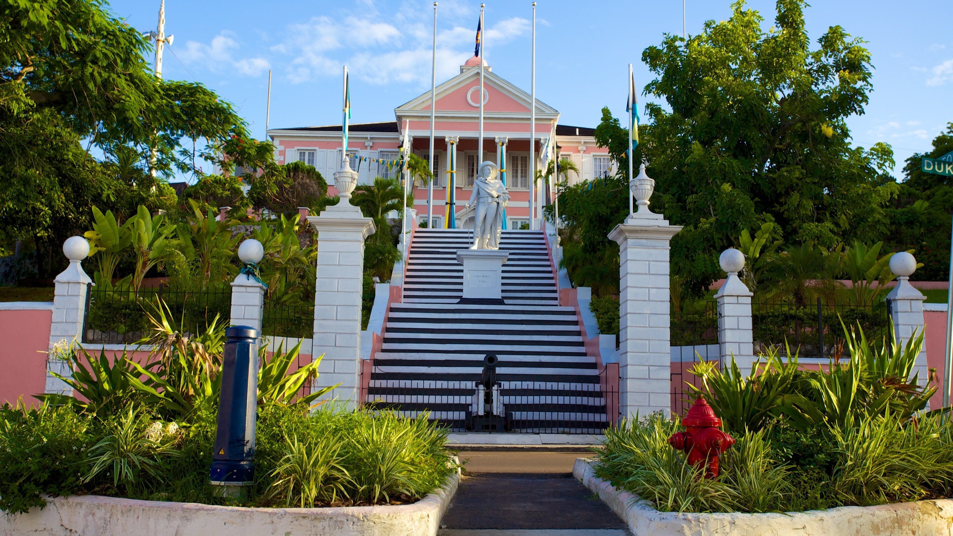 Government House showing a statue or sculpture and an administrative buidling