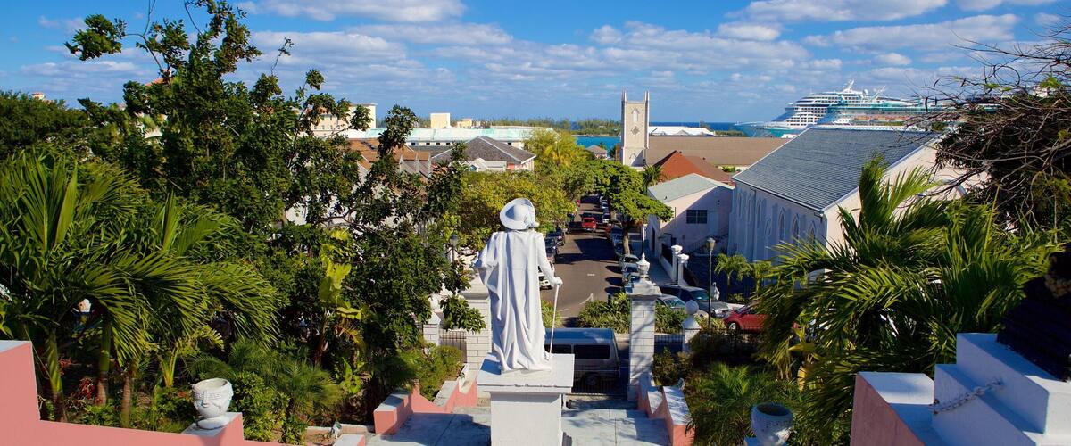 Government House joka esittää patsas tai veistos